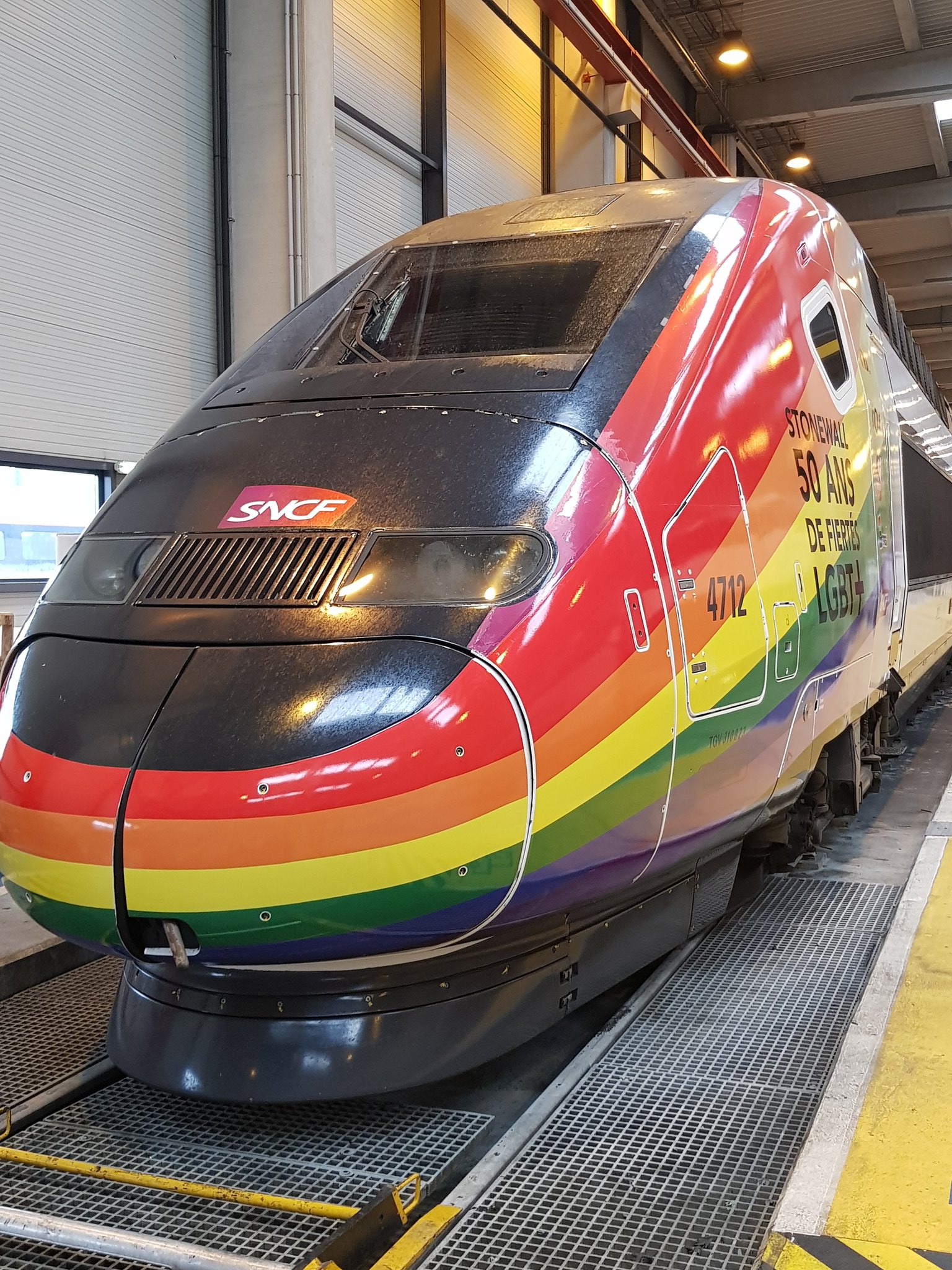 TGV LGBT+ Gare 3.jpg (678 KB)