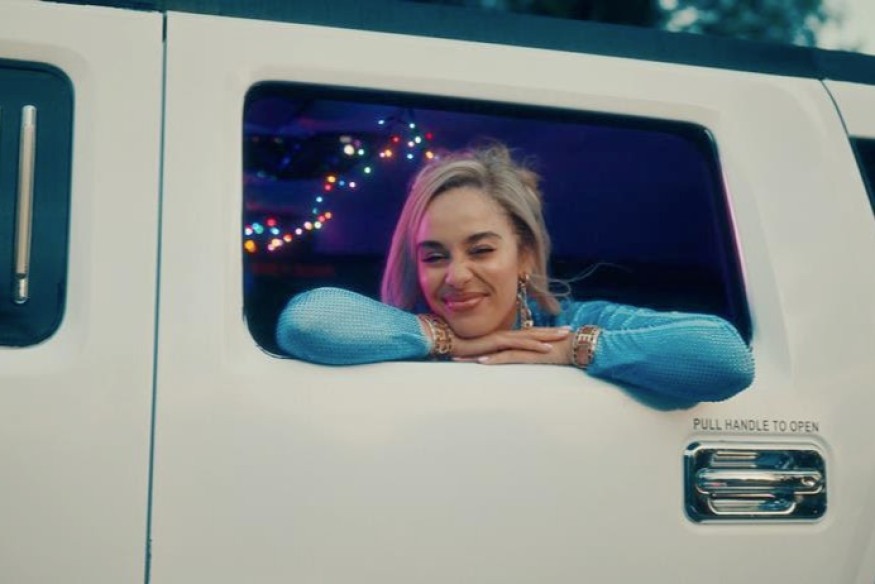 Avant sa tournée française, Jorja Smith dévoile le clip de "High"